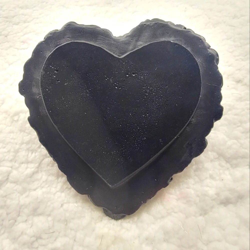 Skull & Roses Resin Trinket Box! - Picture 6 of 9